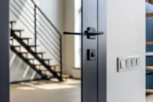 Alegerea balamalelor potrivite pentru ușile de interior: sfaturi și recomandări
