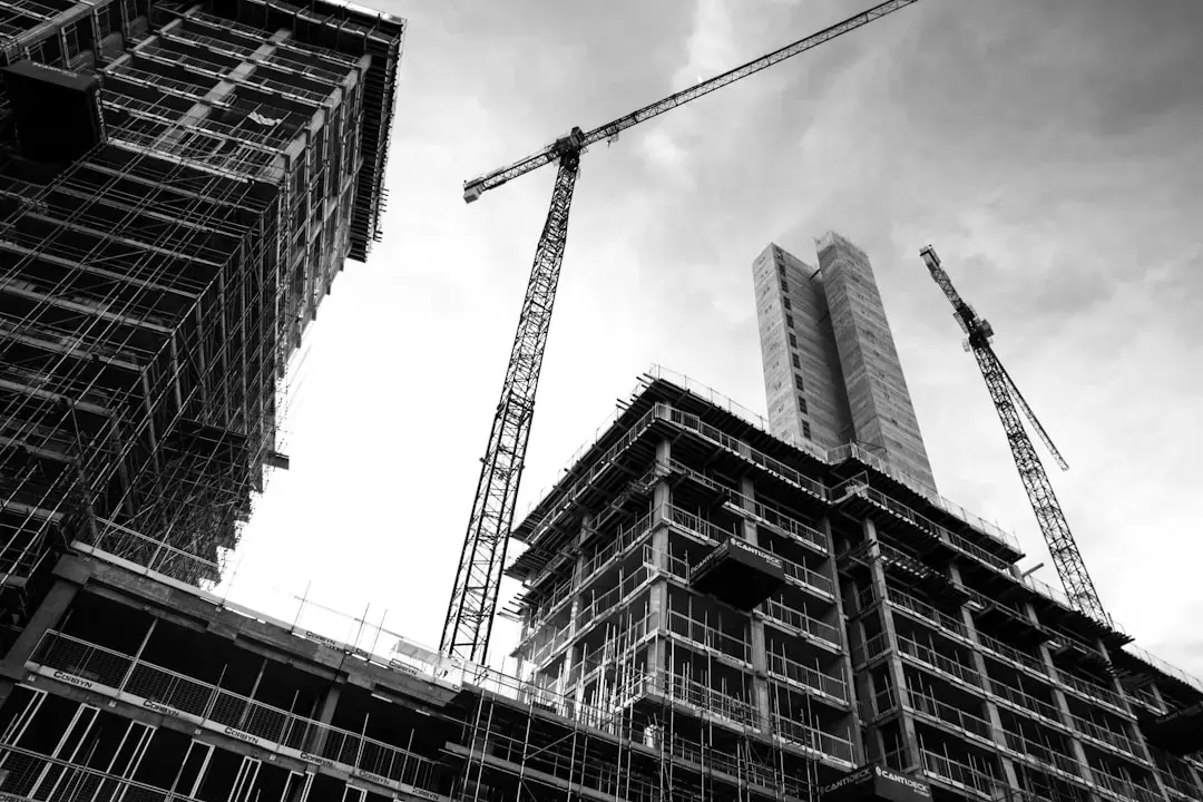 Permisiile de construcție pentru o singură familie scad pe măsură ce proiectele multifamiliare cresc