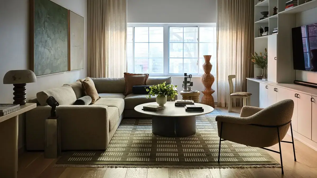 Secretele designerilor: Cum alegem decorul perfect pentru rafturi și mese