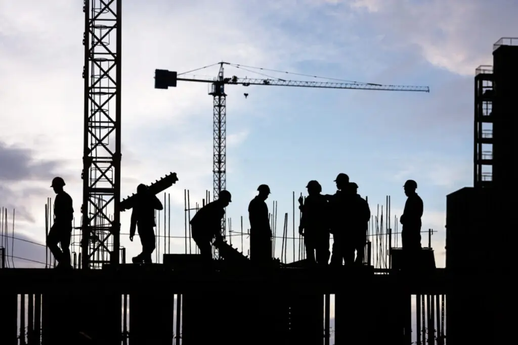 Construcțiile au crescut cu peste 8% în acest an, impulsionate de avansul sectorului rezidențial