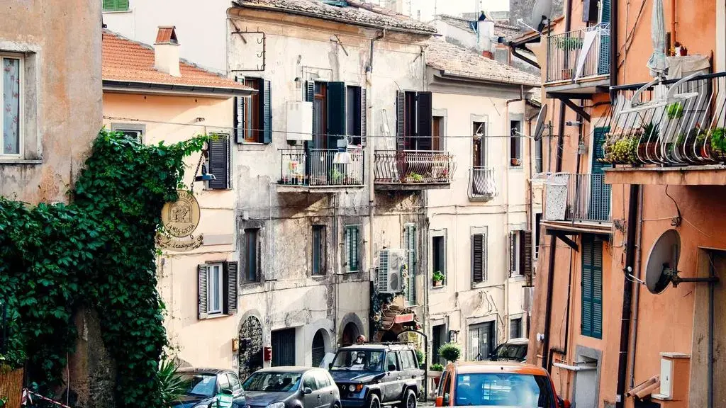 Credit în lei pentru locuințe evaluate în euro – ce spune Adrian Codirlașu la Real Estate Talks
