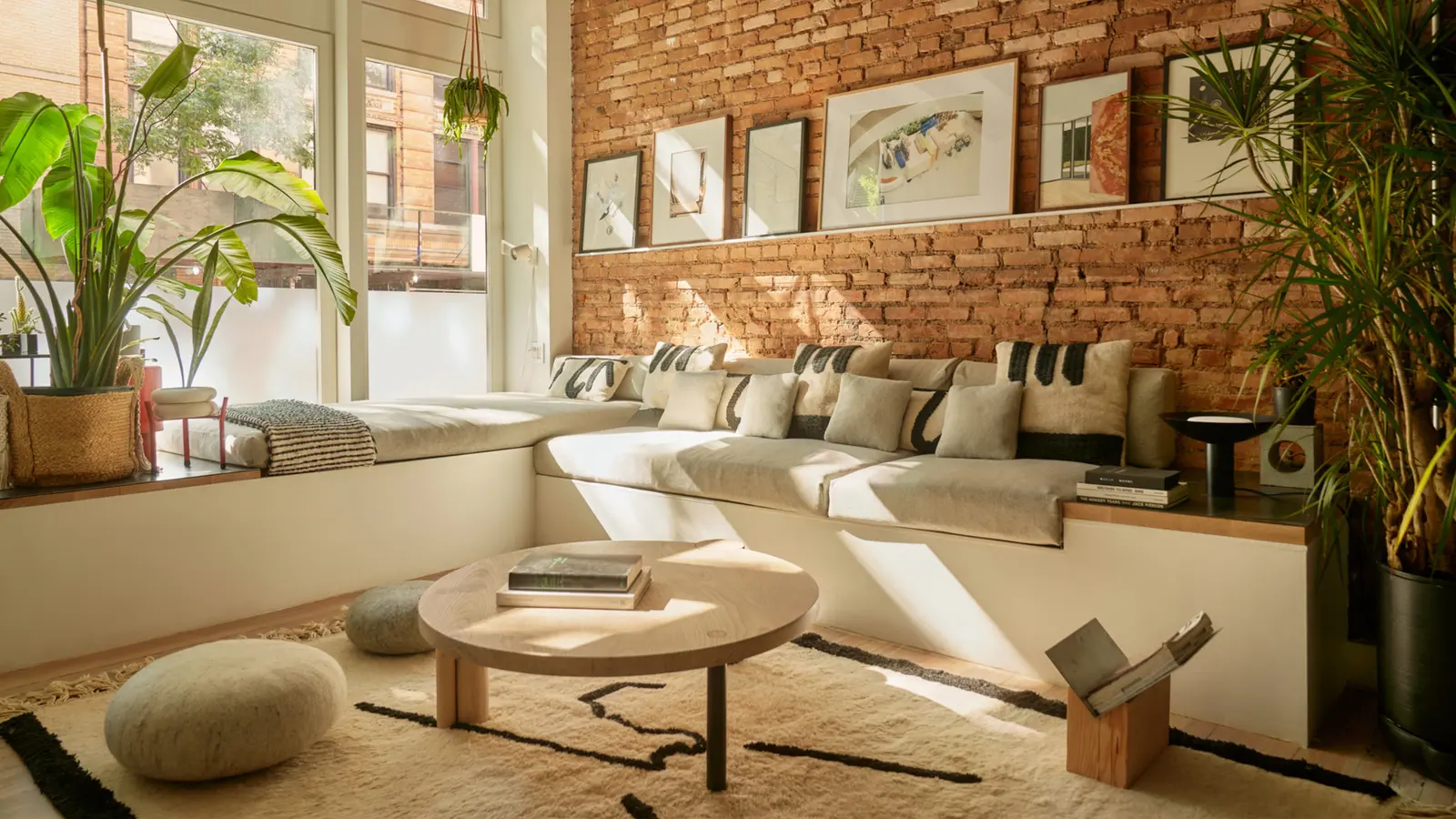 Apartament mic din Manhattan, construit în patru ani, cu o istorie de corupție