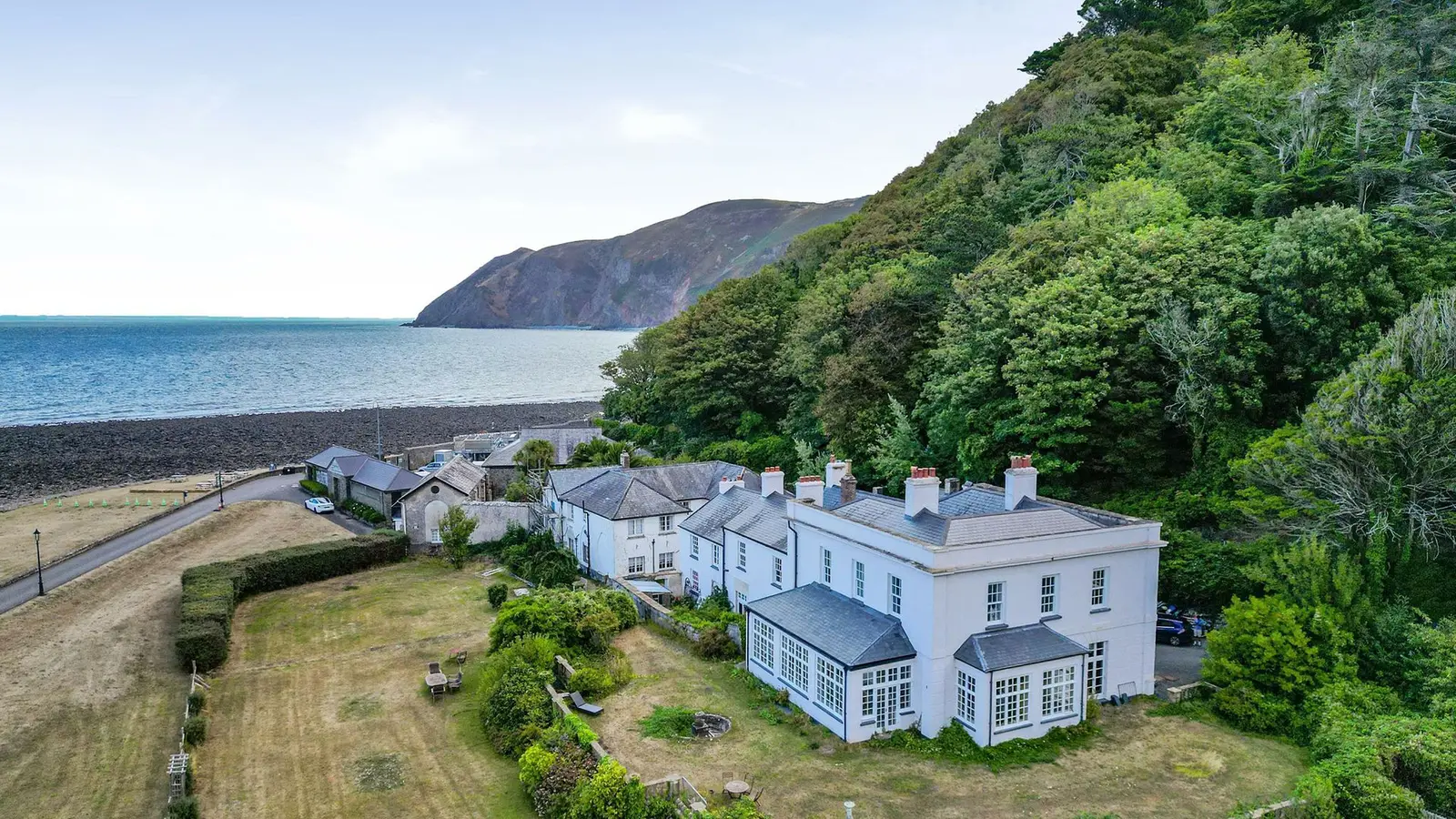 Casa de 19 dormitoare lângă mare în Devon la 350.000 de lire sterline