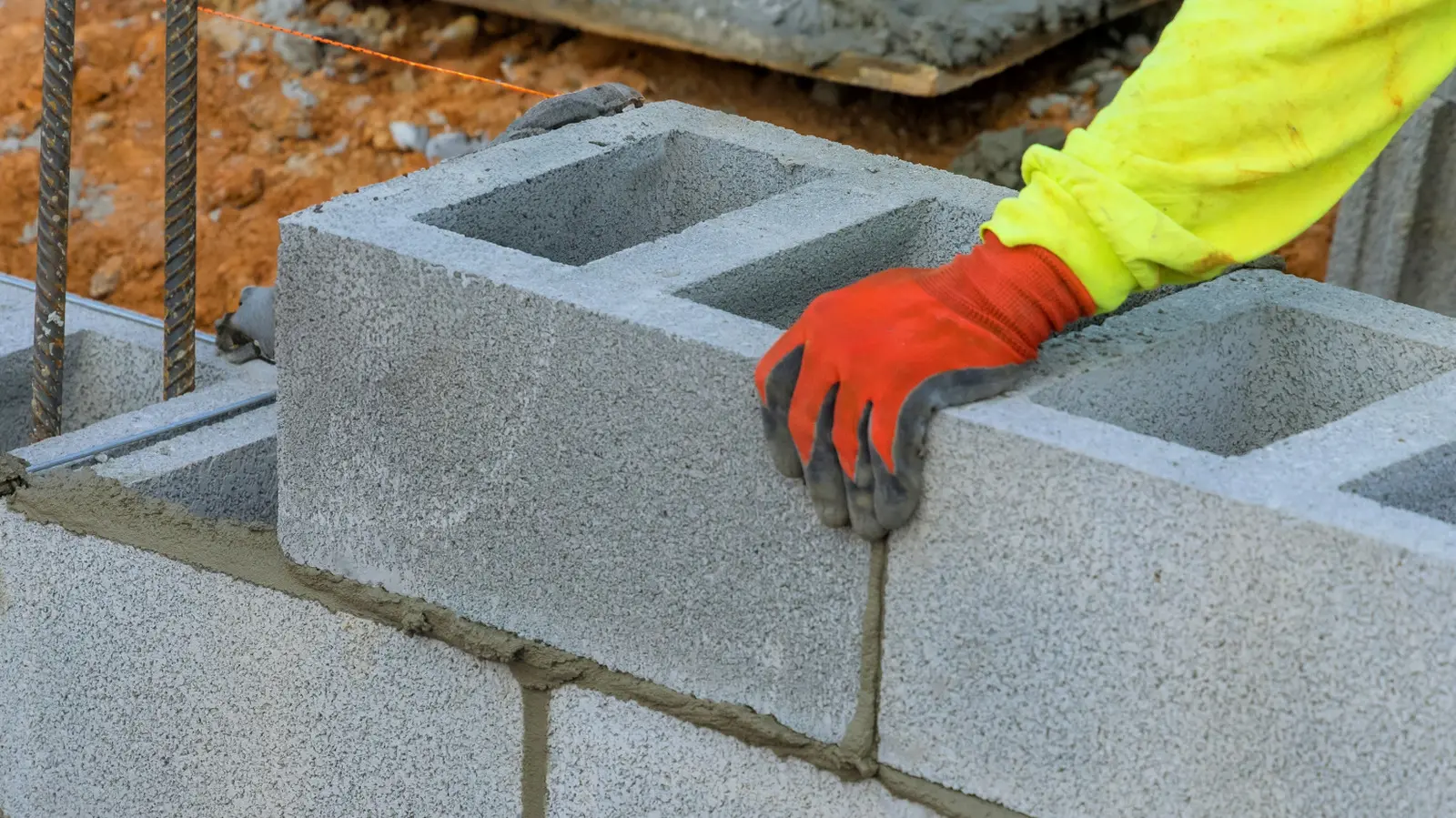 Crearea unui contur impresionant pentru grătar cu blocuri de beton
