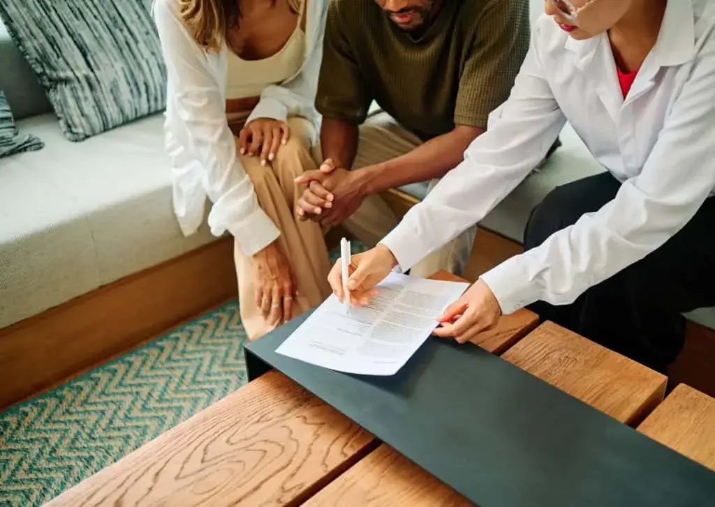 Cum să alegi agentul imobiliar potrivit: 10 pași esențiali