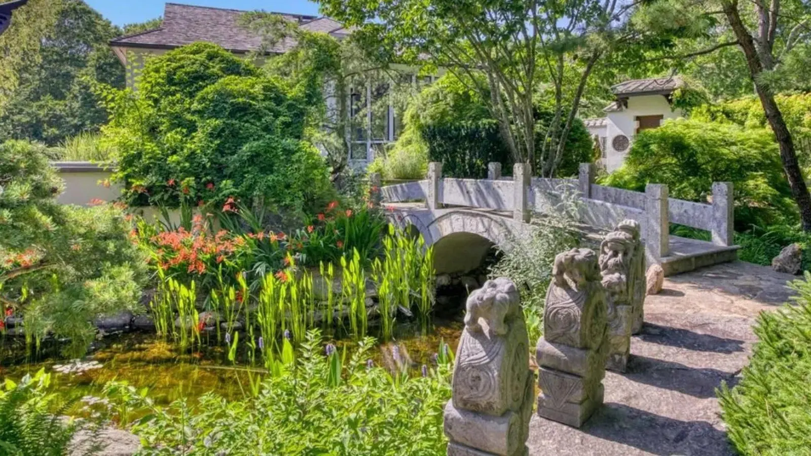 Domeniu de lux din Bridgehampton cu templu budist și grădină zen, la 7,5 milioane de dolari