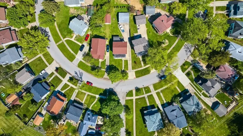Fotografie cu dronă în vânzarea imobilelor: ce trebuie să știi înainte de a lansa campania