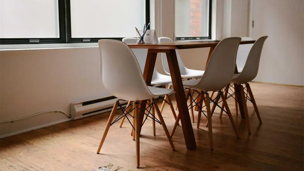 Ratele ipotecilor cresc: cum se schimbă jocul vânzătorilor de locuințe
