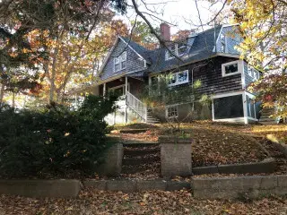 Revitalizarea unei case istorice de pe Cape Cod: un dialog între arhitectură și natură